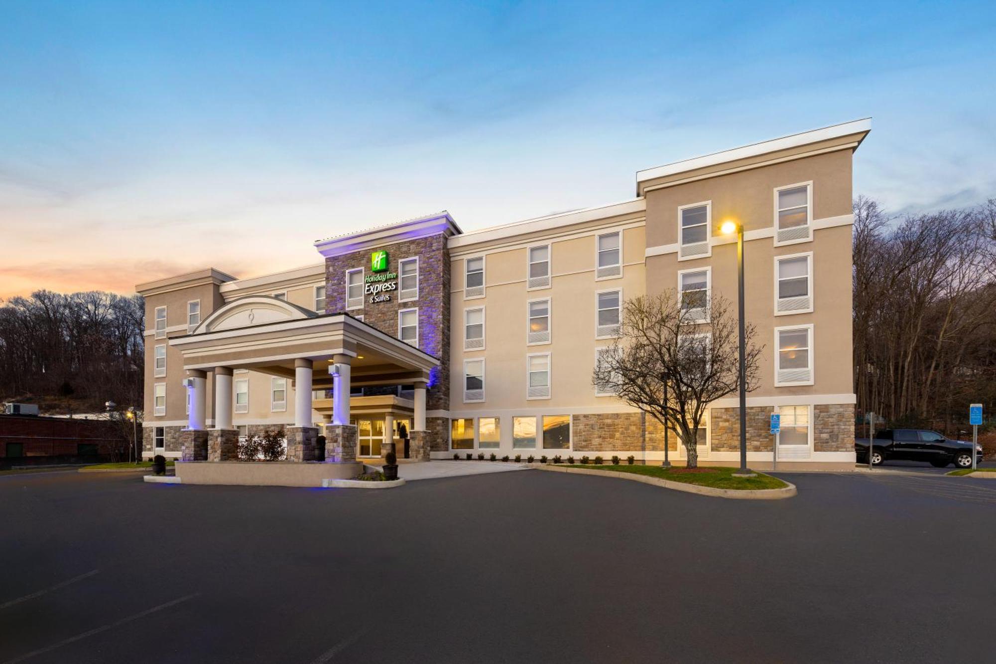 Holiday Inn Express Danbury I-84, An Ihg Hotel Exterior photo