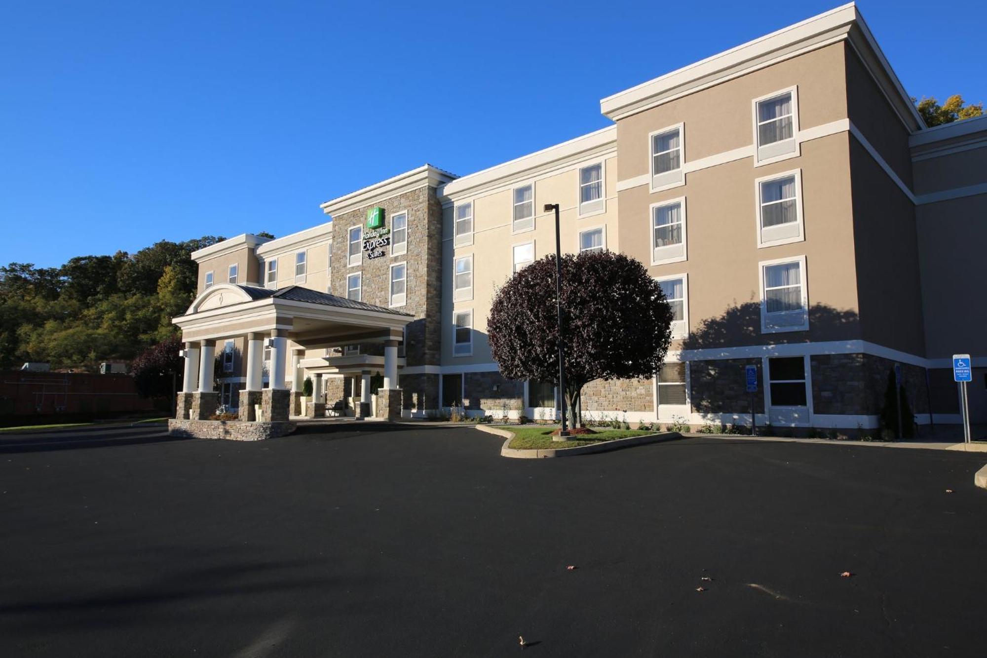 Holiday Inn Express Danbury I-84, An Ihg Hotel Exterior photo